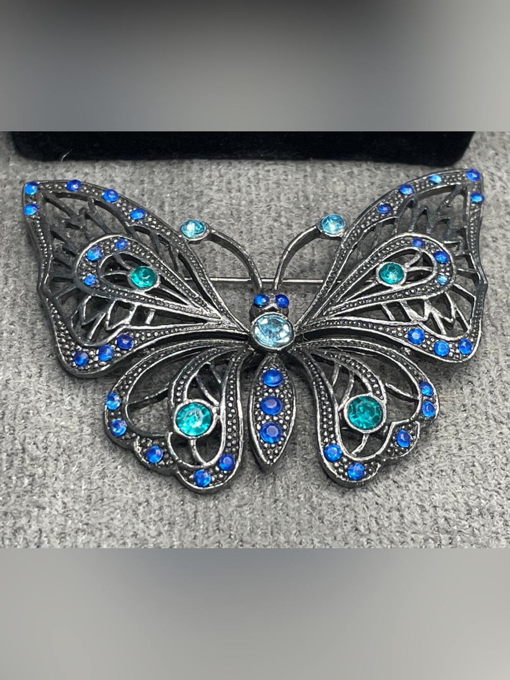 Beautifully Crafted Blue & Teal Crystal Butterfly Brooch - Picture 2 of 7